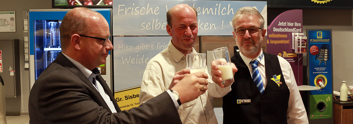 Milchtankstelle in Braunschweig eröffnet, Foto: Marketinggesellschaft milchtankstelle-edeka-braunschweig-uhlrich-loehr-axel-winkler