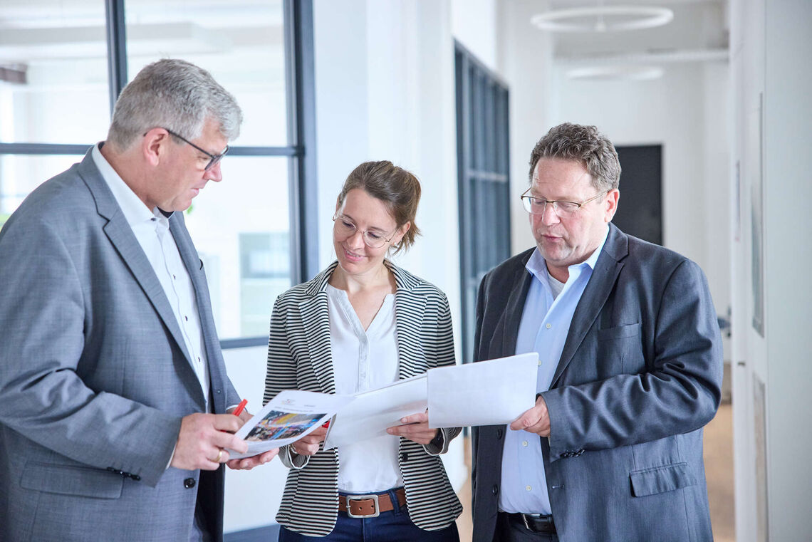 Die bei der MGN zuständigen Fachleute Ralf Pohle, Karen Hollenbach und Gerd Tuppeit (v.l.n.r.) Das Bild zeigt die bei der MGN zuständigen Fachleute Ralf Pohle, Karen Hollenbach und Gerd Tuppeit (v.l.n.r.)