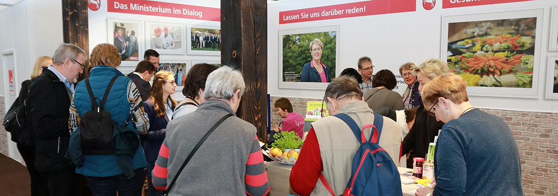 Stand des Niedersächsischen Ministeriums für Ernährung, Landwirtschaft und Verbraucherschutz auf der IGW, Foto: Marketinggesellschaft gruene-woche-ministerium-im-dialog