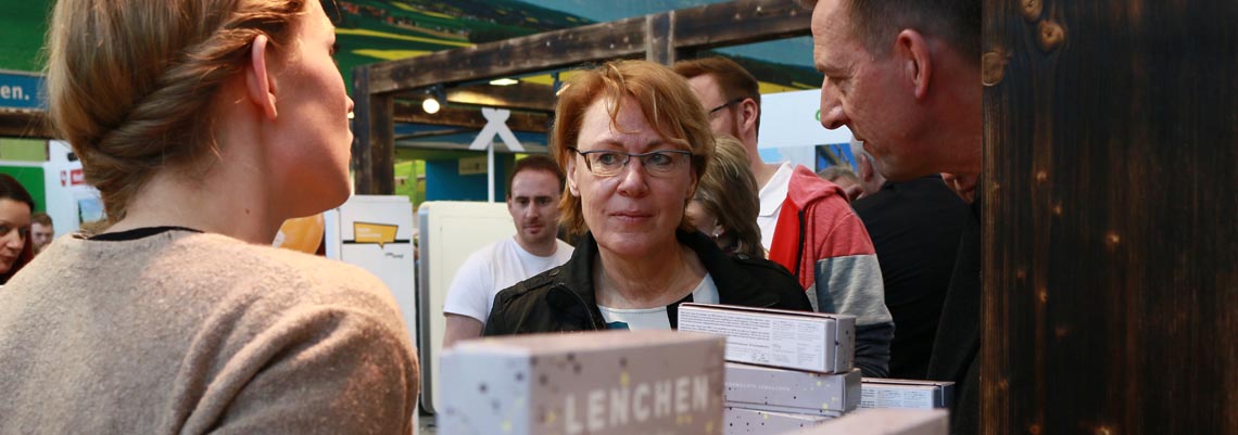 Barbara Otte-Kinast besucht "Lenchens Lebkuchen". Bild: Marketinggesellschaft